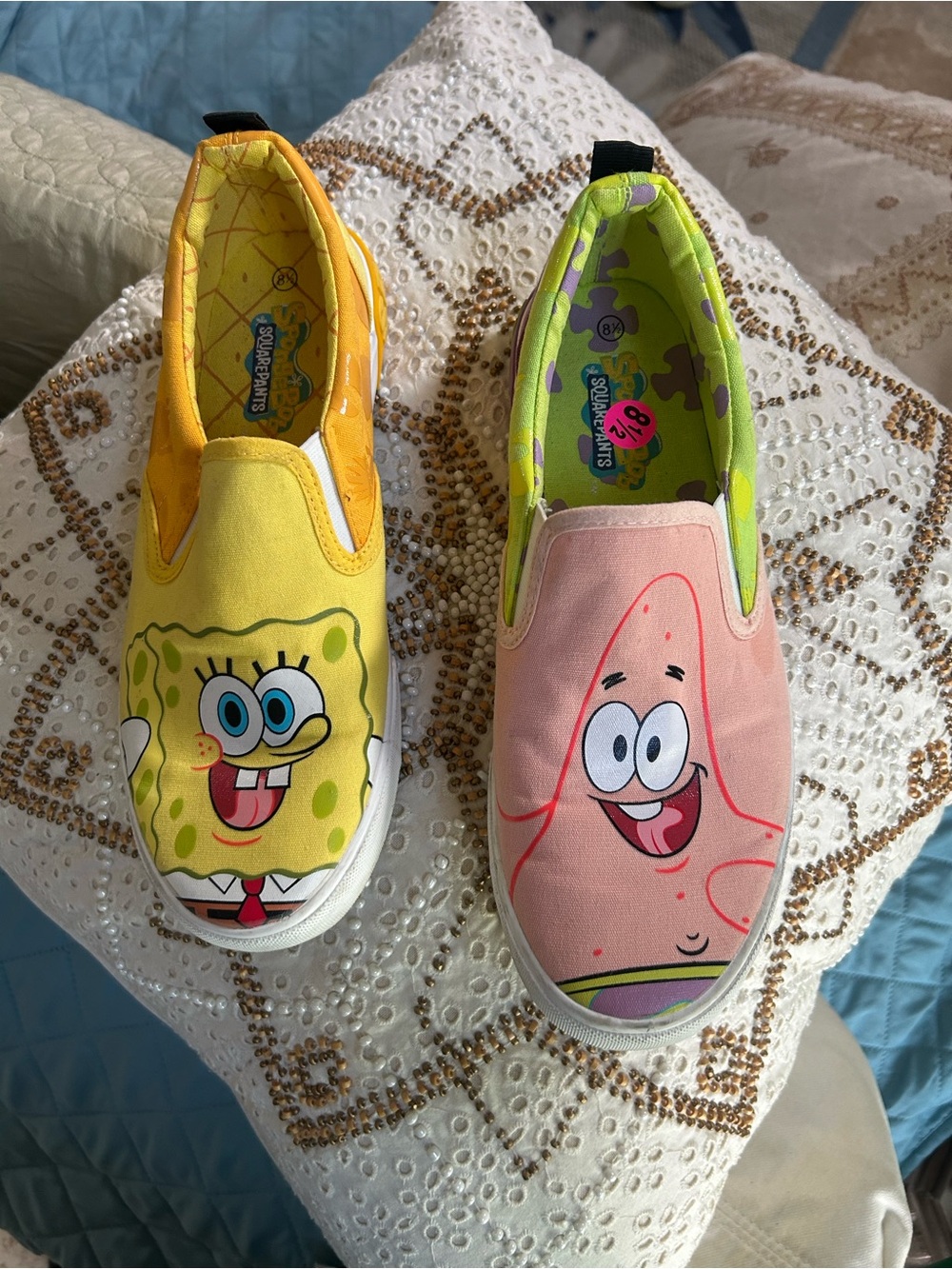 SpongeBob Squarepants men’s Slip-On Sneakers - Yellow & Pink size 8.5.